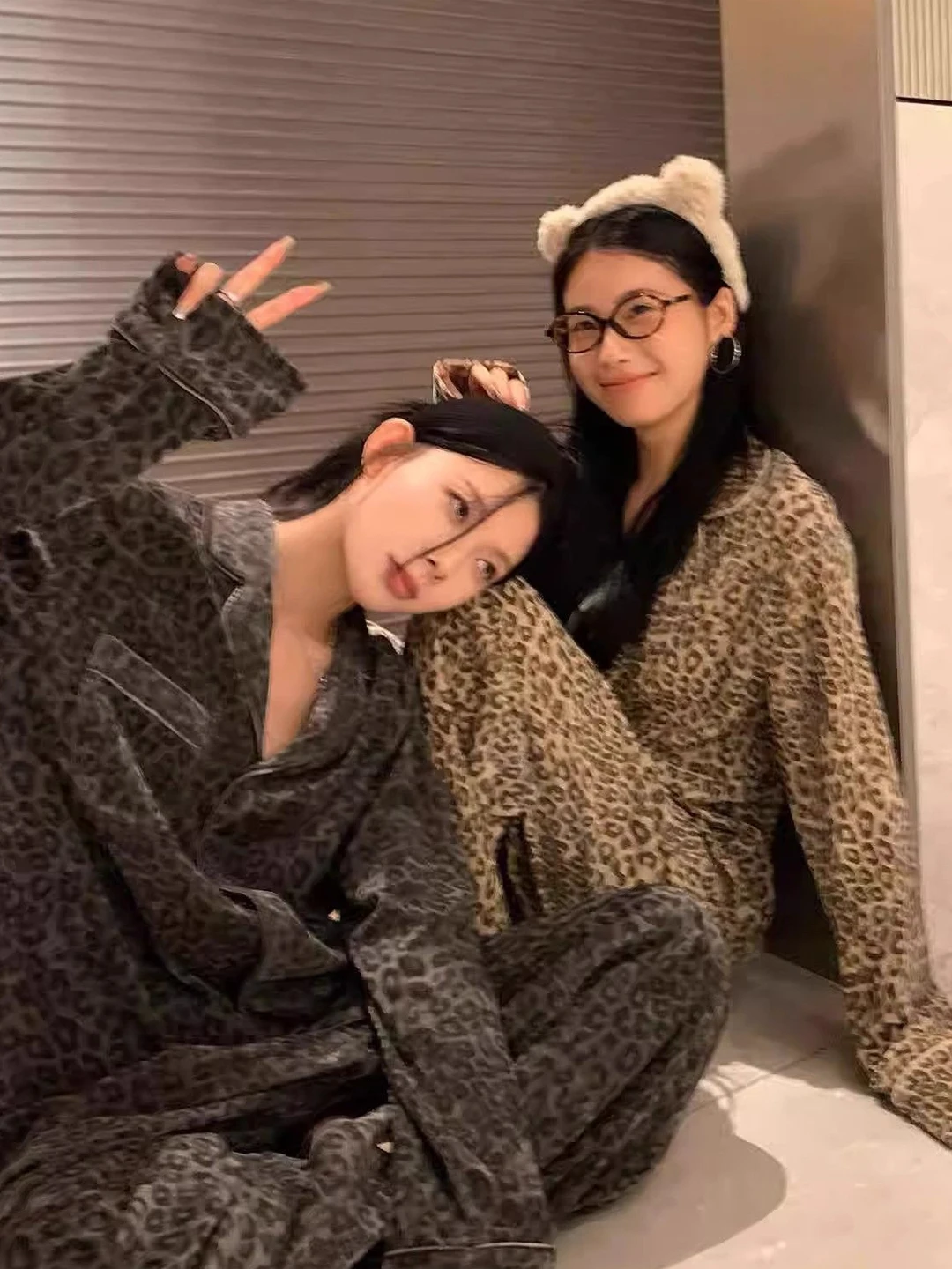 leopard-print-sleepwear-women's-autumn-winter-thickened-velvet-warm-stylish-homeaway-comfortable-long-sleeve-pajamas
