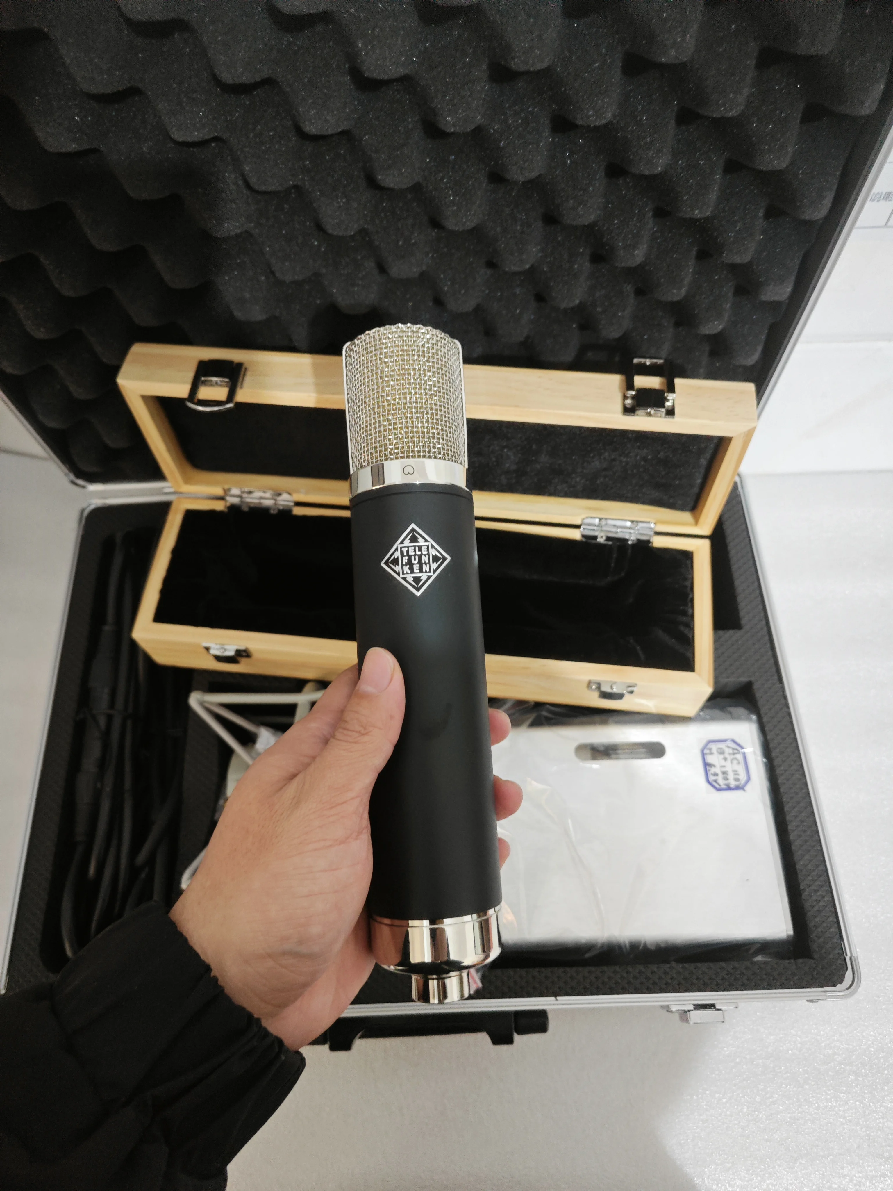 Top-of-the-line AK47 tube microphone, suitable for professional recording studios, music producers and singing microphones