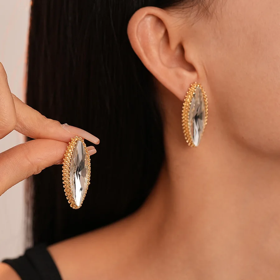 Simple light luxury diamond-encrusted oval water drop silver needle stud earrings, personality super flash commuting temperament