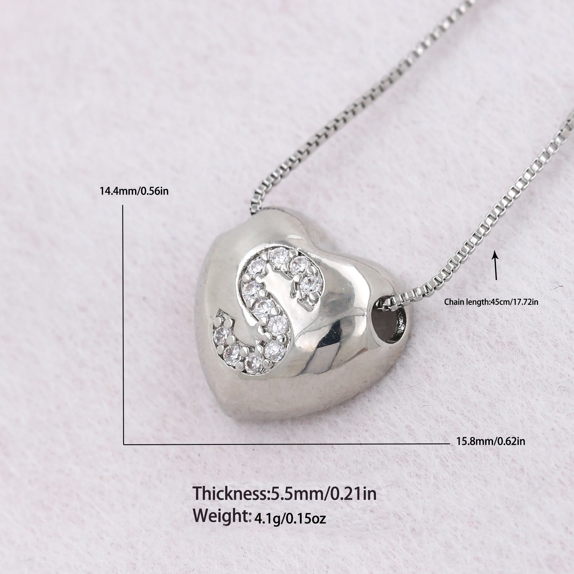 قلادة فضية اللون بسيطة متعددة الاستخدامات الأبيض الزركون A-Z 26 الحروف الإنجليزية شكل قلب قلادة ثعبان سلسلة الرجال النساء مجوهرات