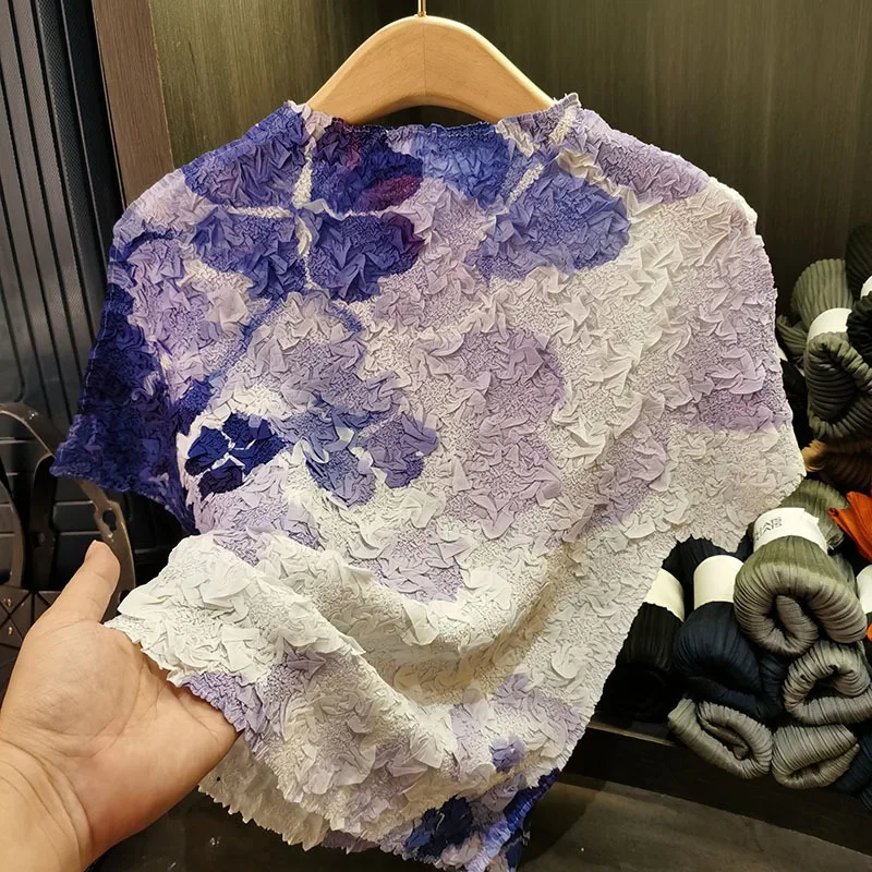 Miyake plissé printemps et été nouveau 2025 dégradé imprimé col mi-haut T-shirt à manches courtes polyvalent plissé doux hauts