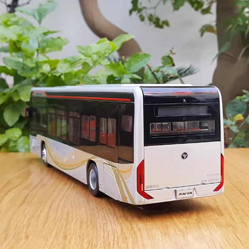 Diecast 1:36 scale Foton Ouhui BJ6129EVCA new energy pure electric