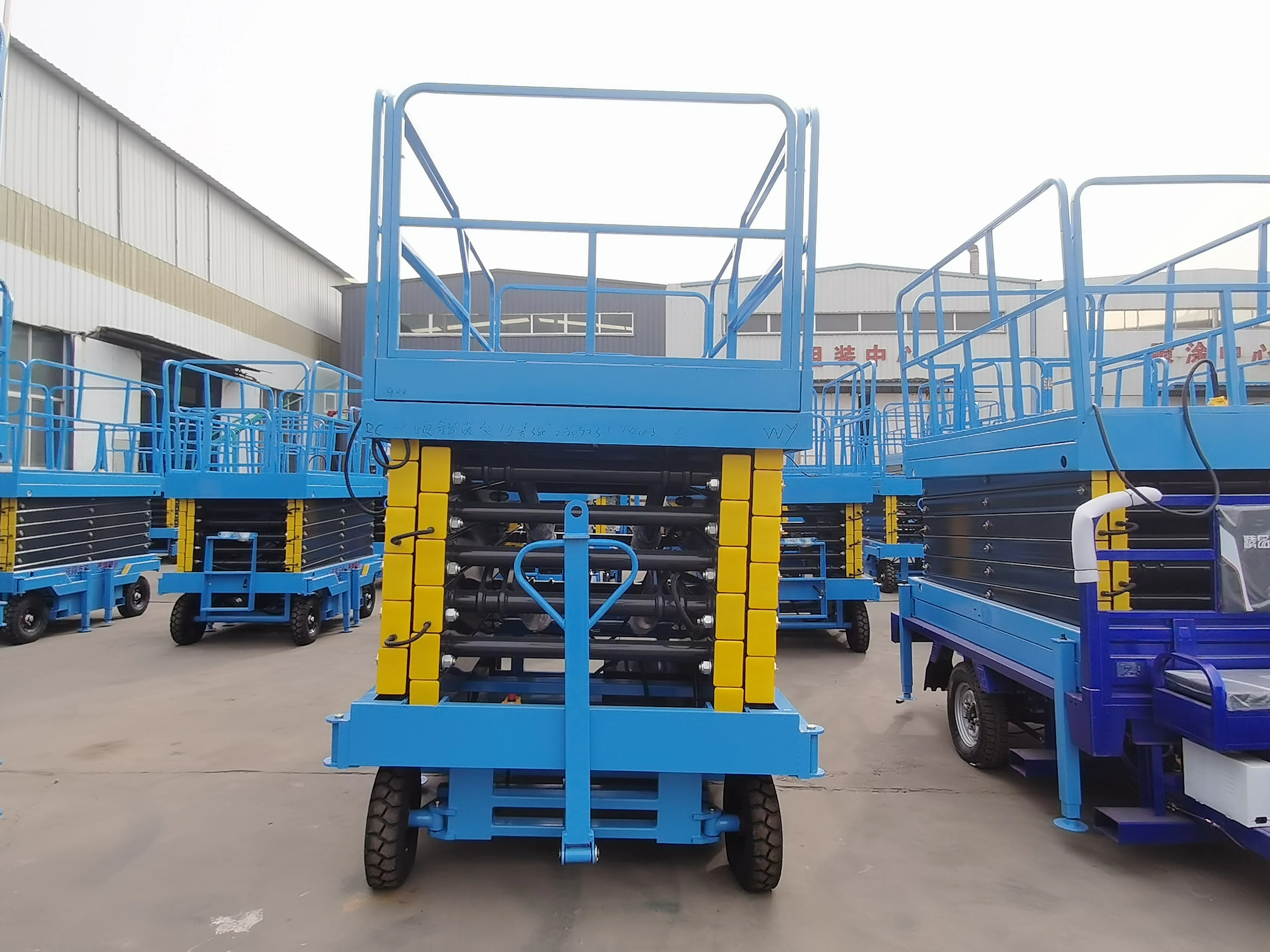 Henan Factory Directly Sale 6m Lift Height Electric Mobile Scissor Lift For Scaffolding And Cladding