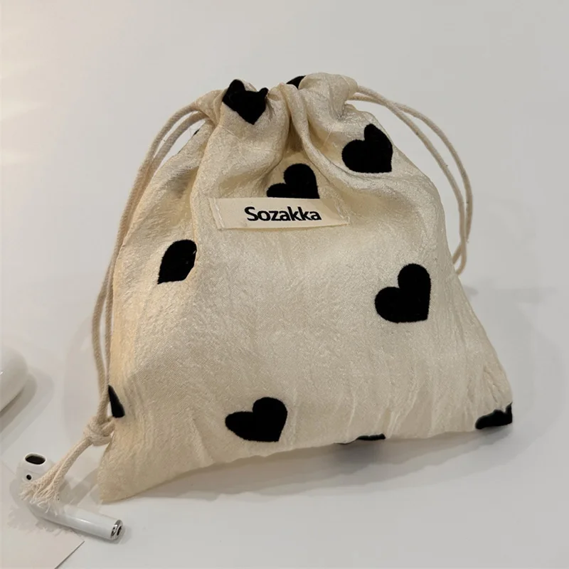 

Женские бежевые сумки на шнурке с принтом сердца, сумка для девочек, сумка для хранения ключей, помады, сумки для хранения ювелирных изделий, портативная сумка для унитаза