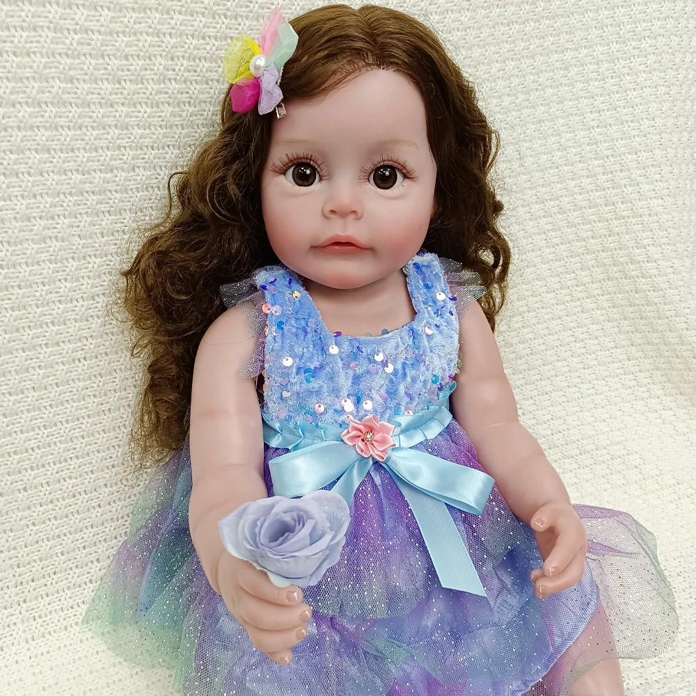 Muñeca Reborn de vinilo de 22" - Coleccionable, pelo largo y rizado marrón, ojos azules, vestido de princesa colorido, poseible, caja de regalo