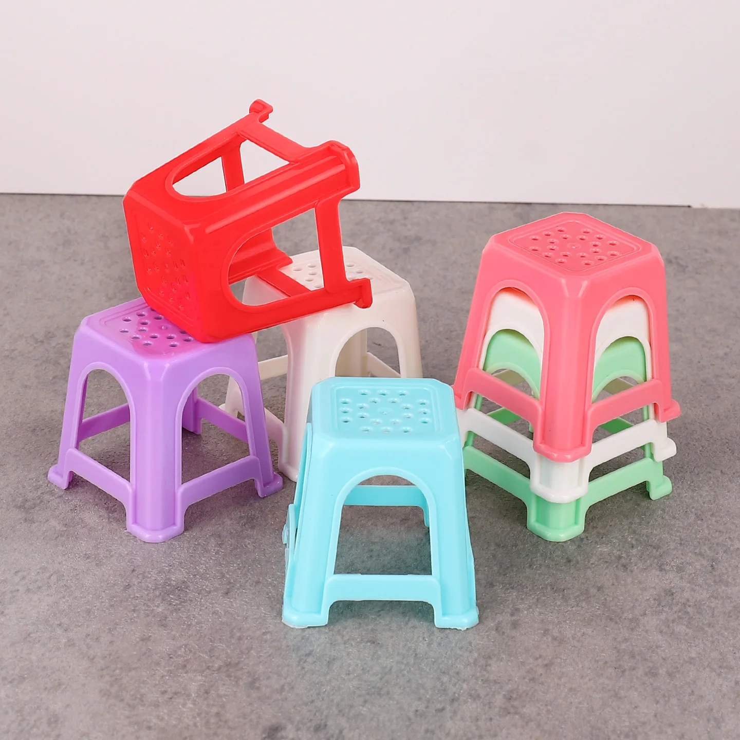 

5pcs Mini Plastic Chair Small Chair Stool Model Dollhouse Life Scene Simulation Decoration Food Play Doll Accessories Home Decor