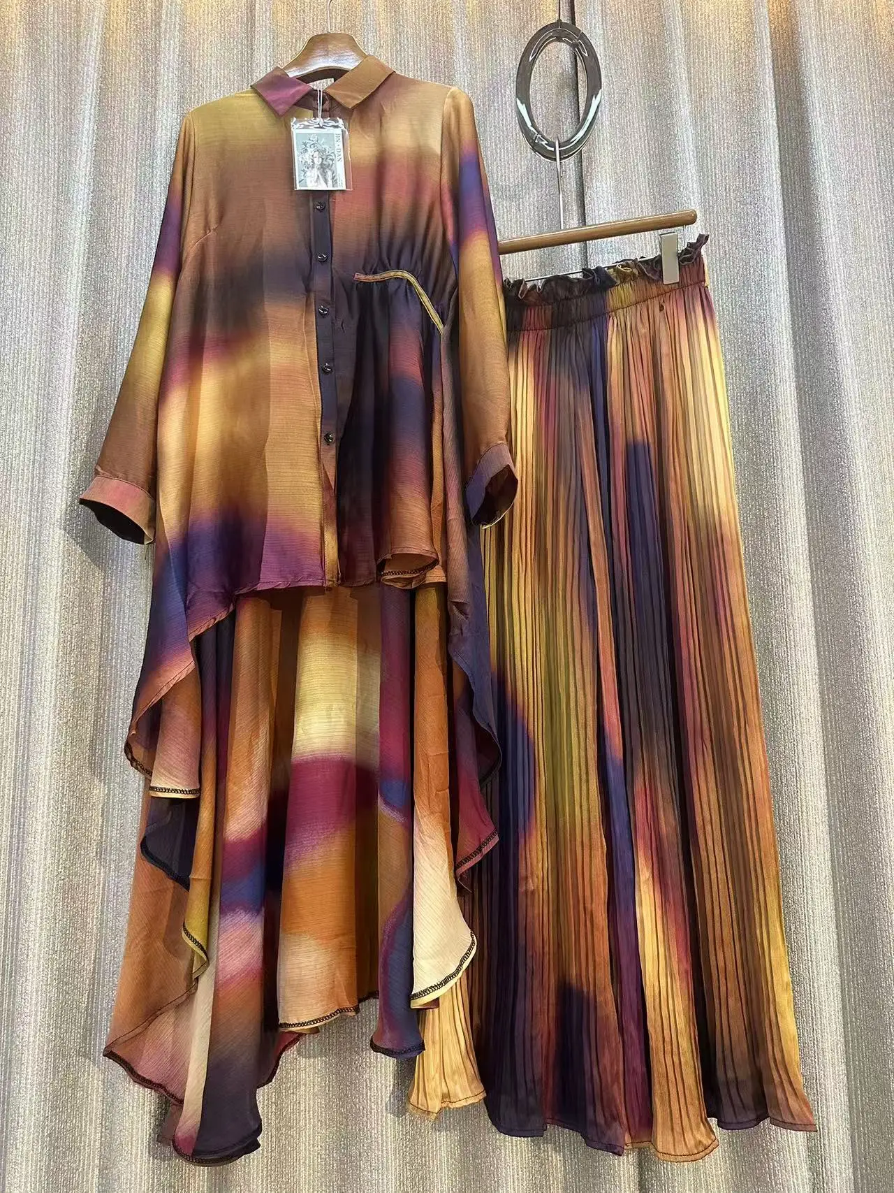 

Новый комплект из двух предметов с принтом для женщин, весна 2025 года, нерегулярная рубашка с длинными рукавами и эластичной резинкой на талии, шикарные элегантные широкие брюки, комплект Femme