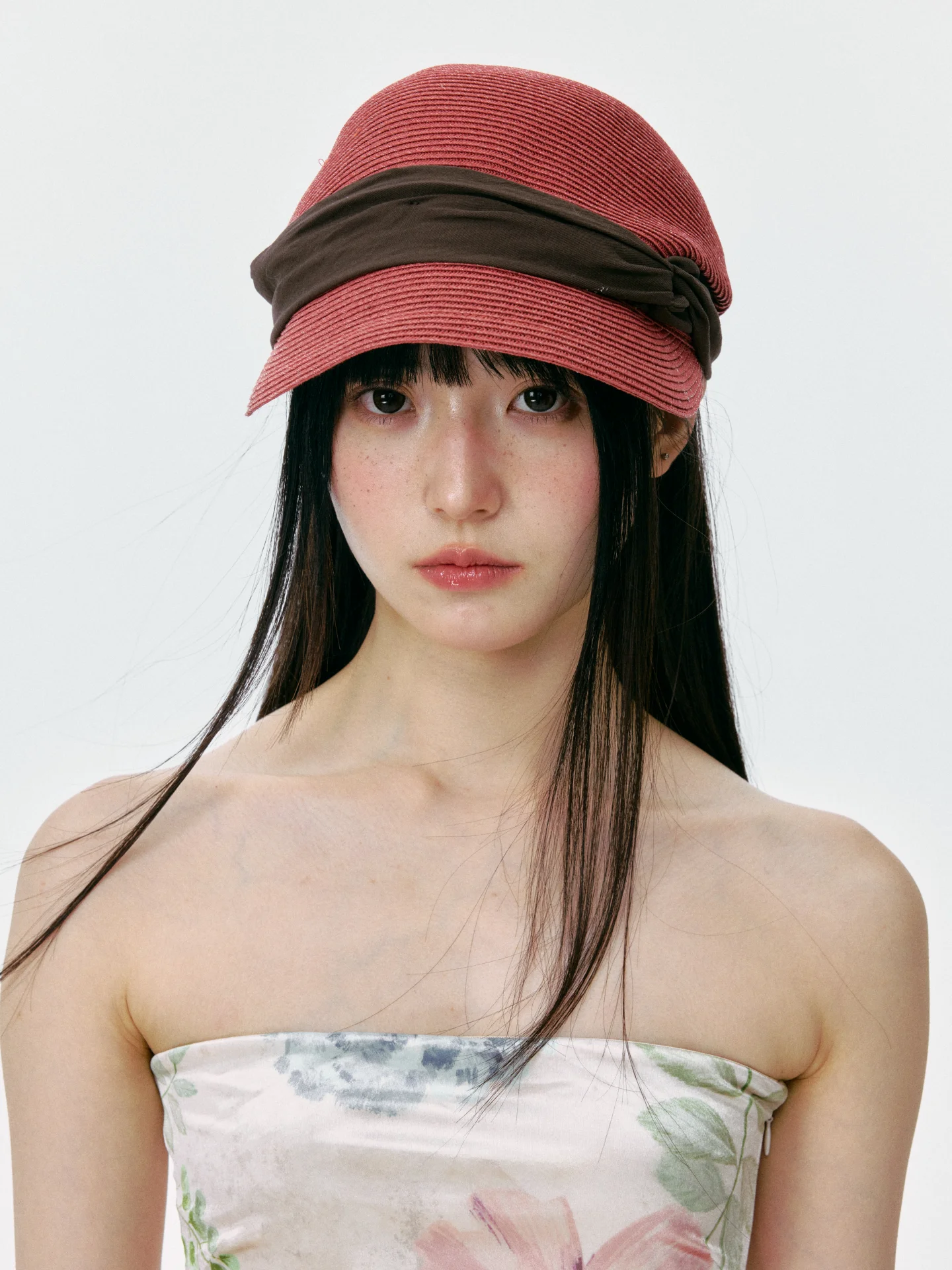 レトロな赤い麦わら帽子女の子春夏日焼け止めダックビルキャップ韓国スタイルエレガントな折りたたみ式通気性ラウンドトップハット