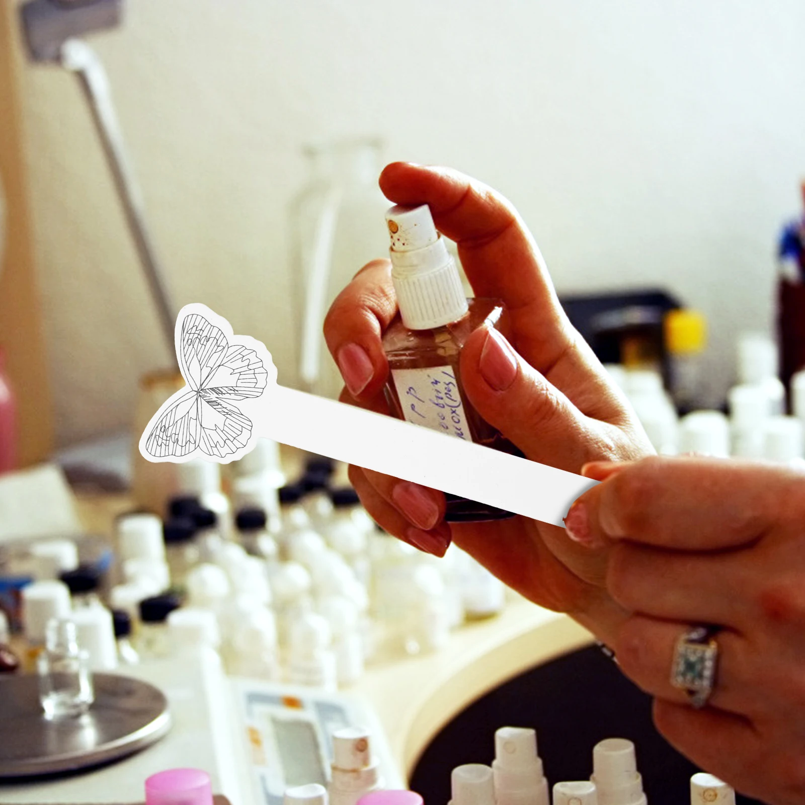 

100Pcs Fragrance Test Strips Butterflies Design Absorbent Paper for Perfume Essential Oil Scents Aromatherapy Usage