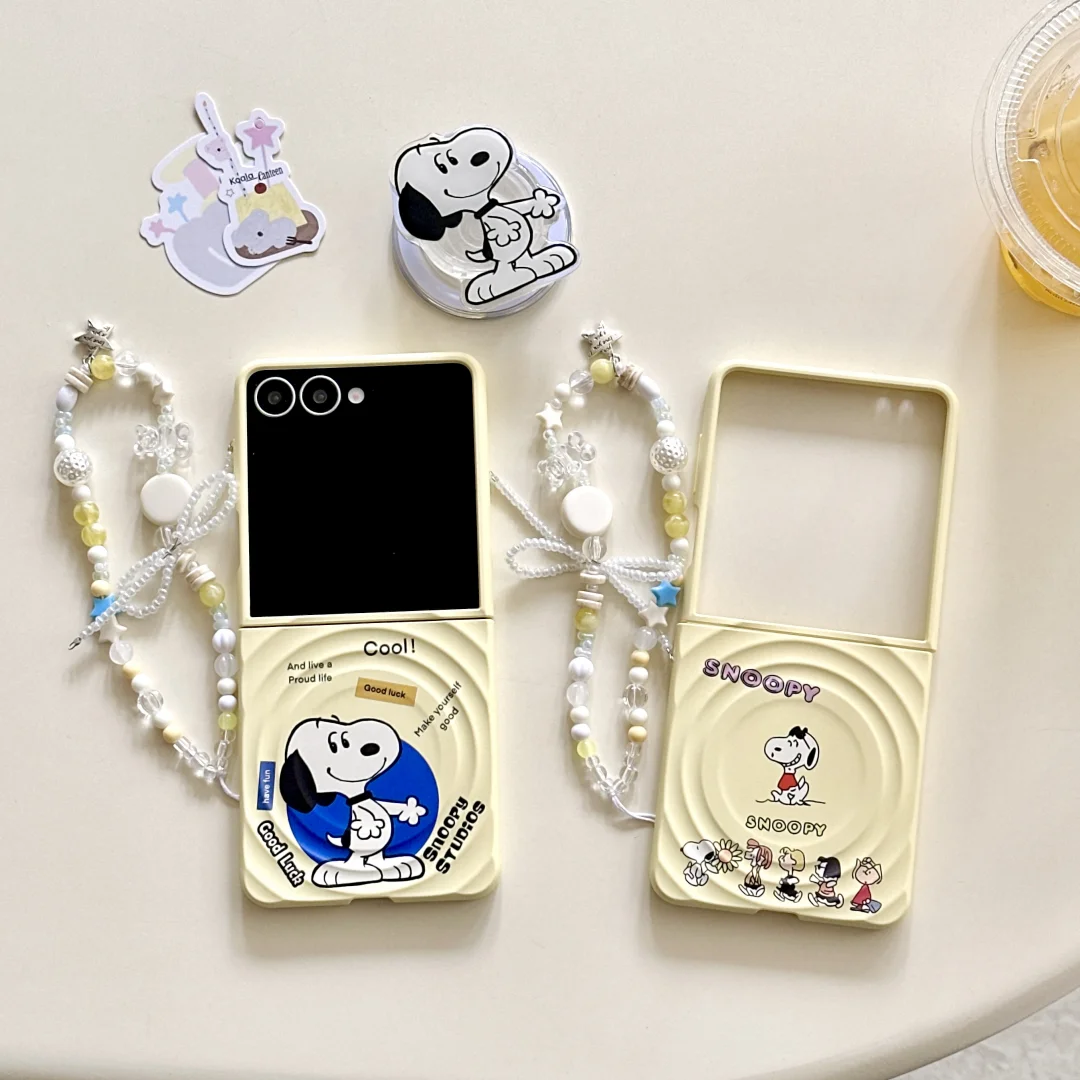 

Snoopy Peanuts Magnetic for Magsafe Clear Phone Case for Samsung Z Flip 7 Stand Bracket Wrist Strap Rope Cover