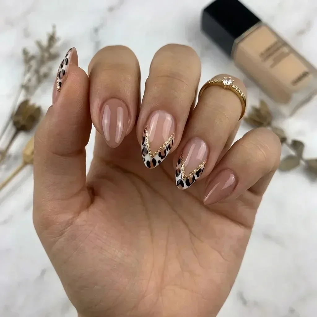 24pcs Leopard Print Almond Fake Press on Nails with Mini Flower Acrylic Fake Nails Retro Sweet Cool Design Press Ons French Nail
