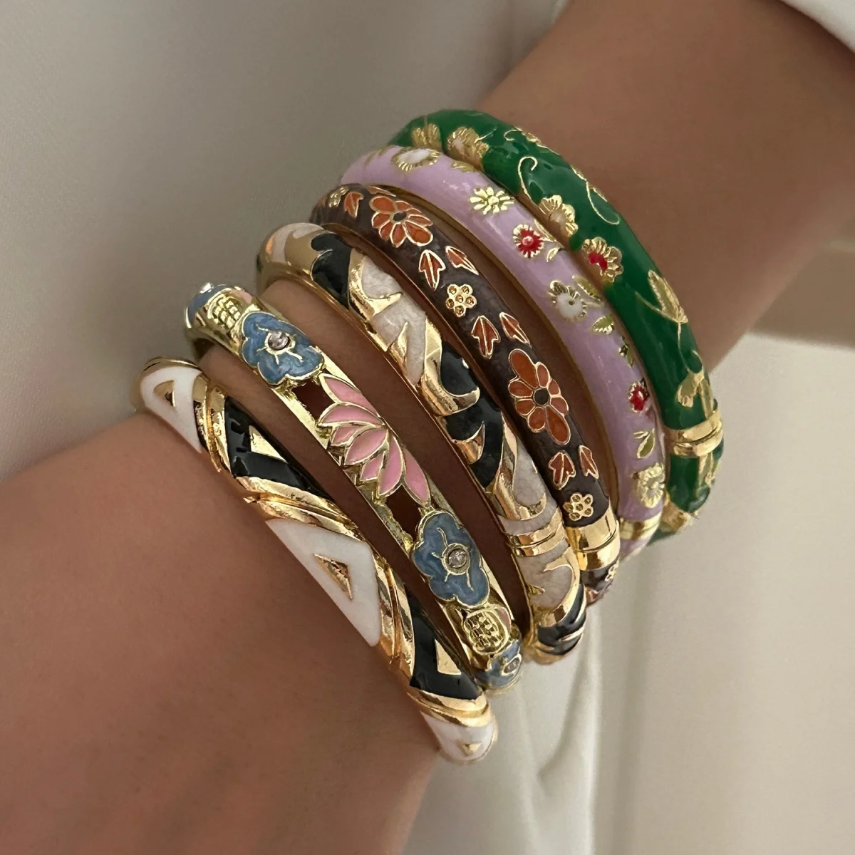 Vintage-Emaille-Armbänder mit Blumenmuster für Damen und Herren, Retro, bunt, kontrastierend, Gänseblümchen, elegant, modischer Schmuck – Detail 13