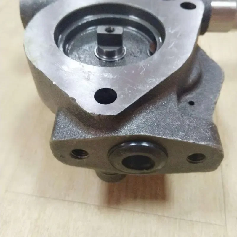 704-24-24420 Hydraulic Pilot Gear Pump Charge Pump Excavator Replacement Spare Parts for S6D102E Engine PC200-6 PC210-6
