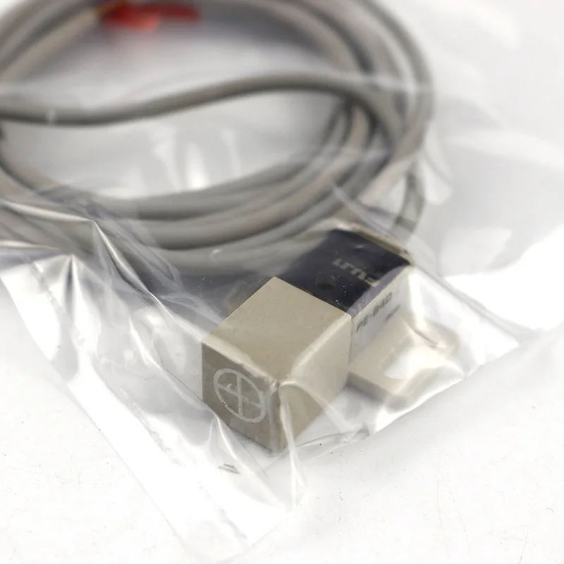 Proximity Switch PE-B4D PE-B4D3 50MA Three-wire Proximity Sensor 2M PE-B4D