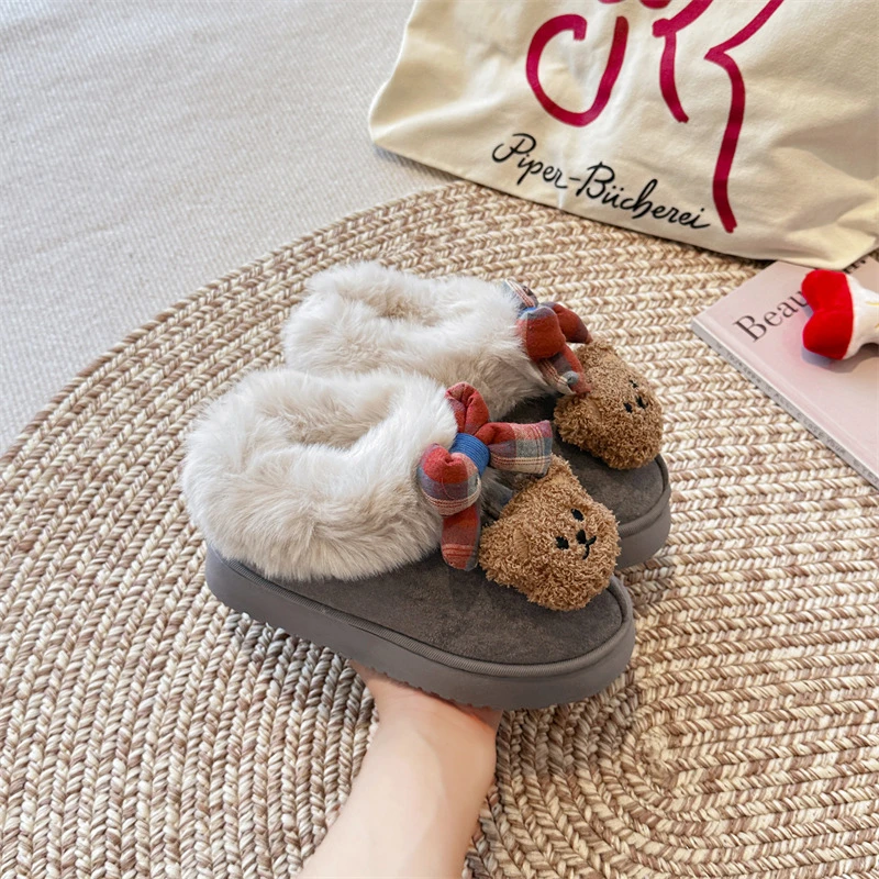

Домашние плюшевые тапочки с милым медведем для девочек, новинка 2024, модные зимние повседневные уличные детские тапочки для девочек, подарочная детская обувь