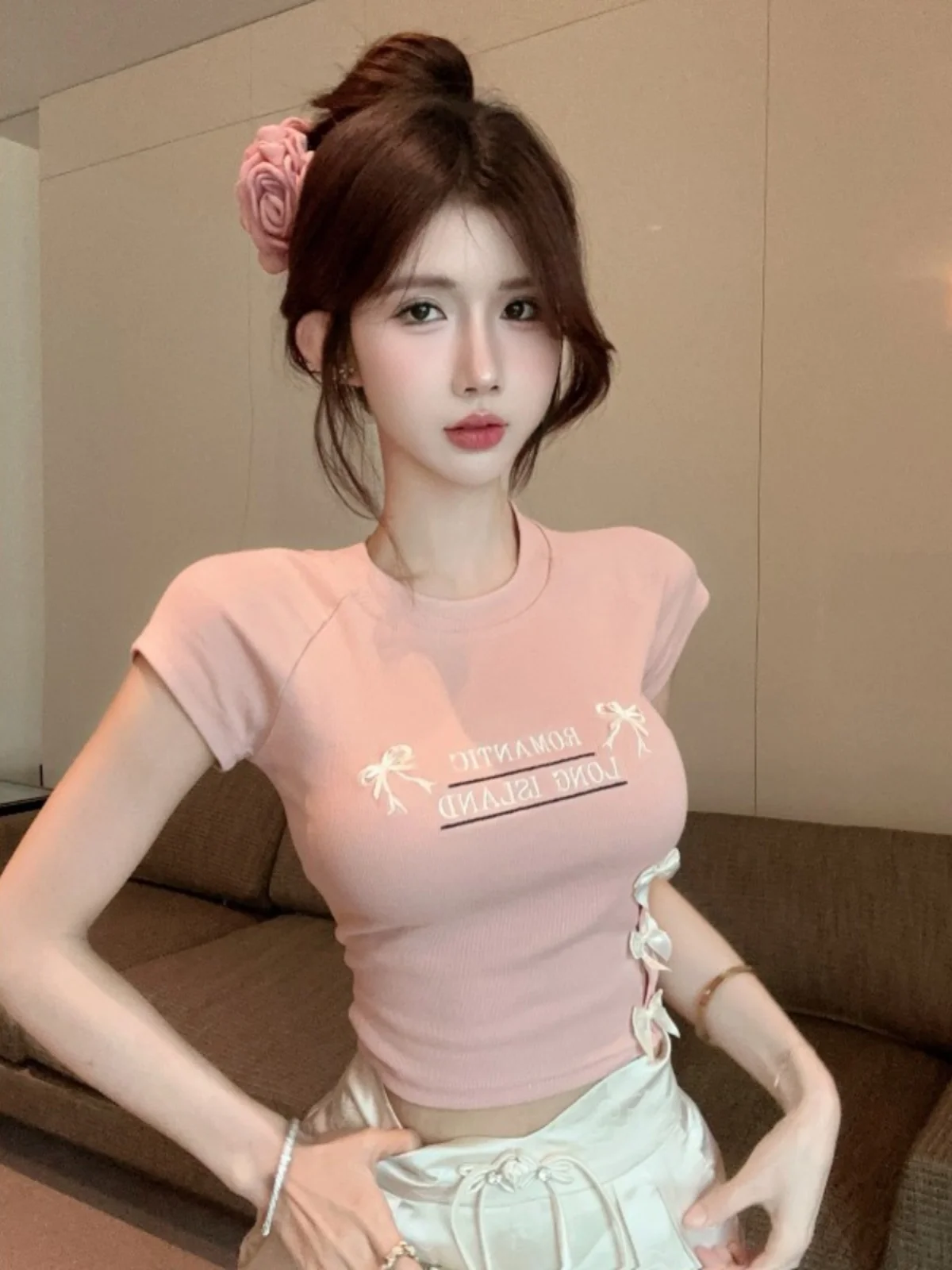 

Sweet Knot Letter Embroidery Short Sleeve T-Shirt Women Summer Shoulder Level Spicy Navel Design Sense Top