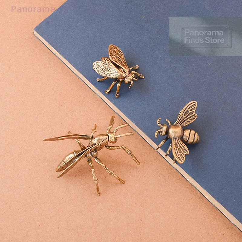 1Pcs Miniature Brass Bee Figurine Antique Copper Finish Desk Ornament Table Tea Pet Home Decor Simulated Metal Craft