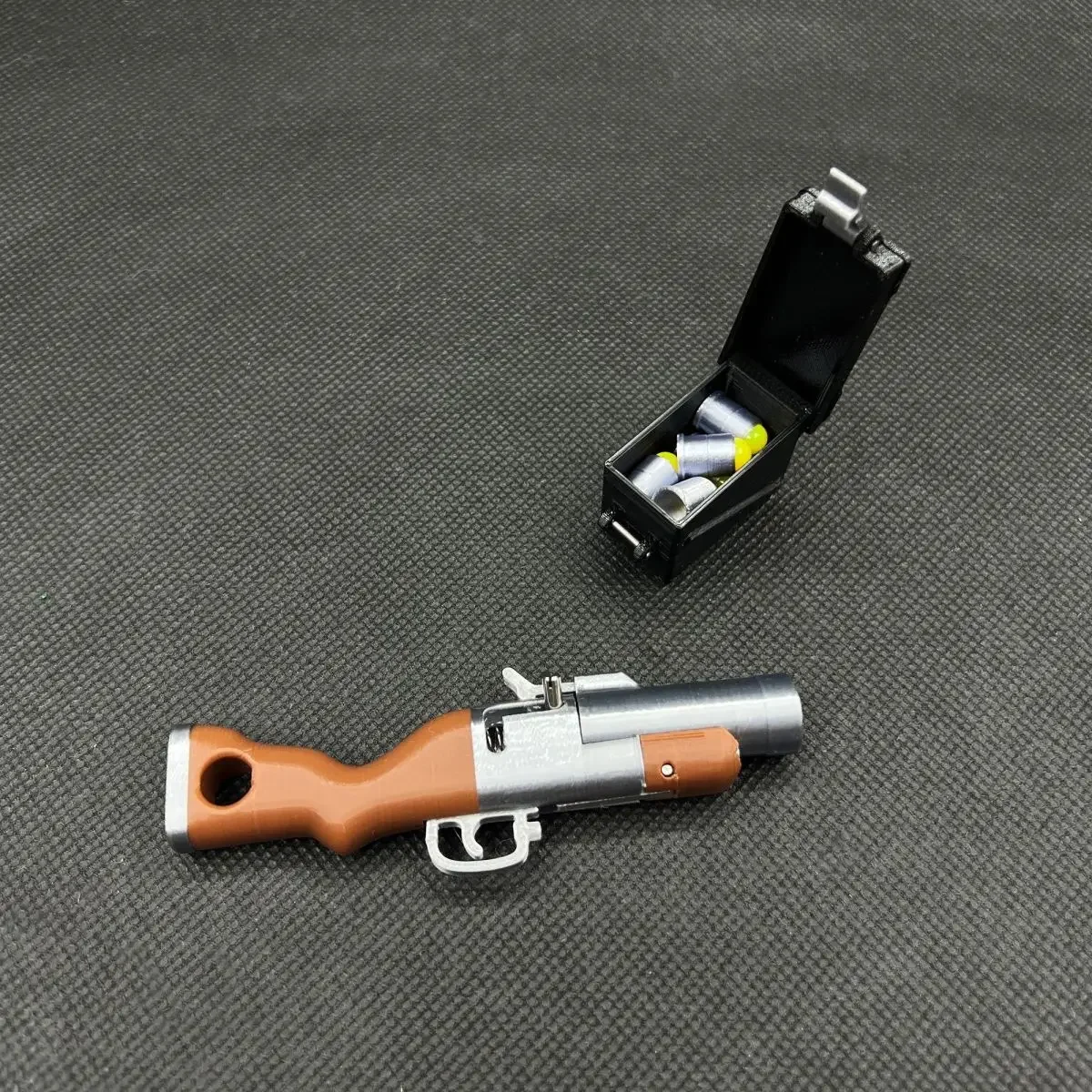 3D-gedruckter Schlüsselanhänger, kann kleine Kugeln feuern, Mini-Soft-Bullet-Pistole, Spielzeug, Rucksack-Anhänger