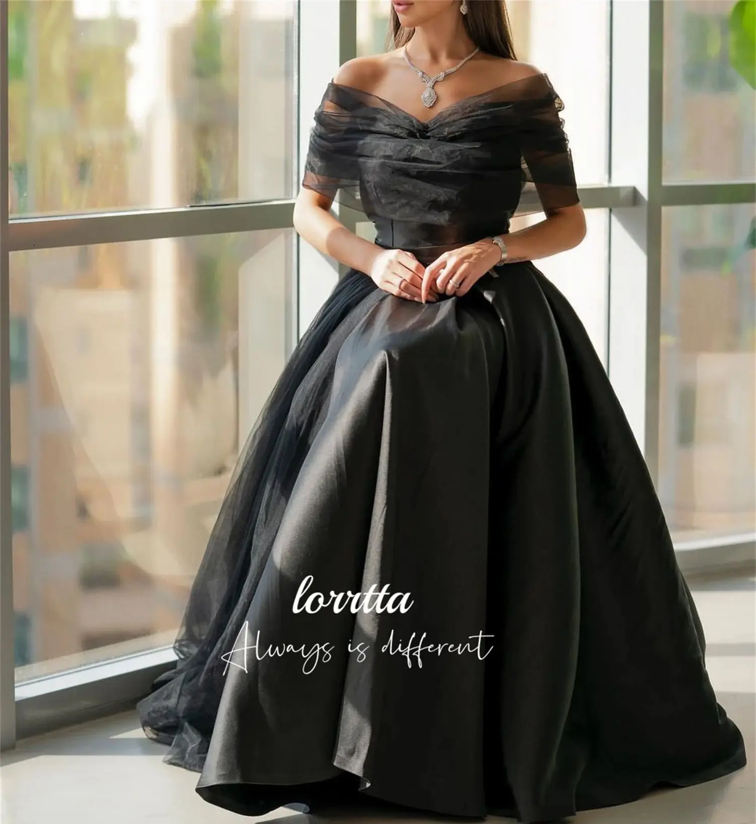 Women Evening Dress Grace Black Line A Satin Formal Party Dresses for Special Occasions Prom Gown Ball Gowns Wedding Customized