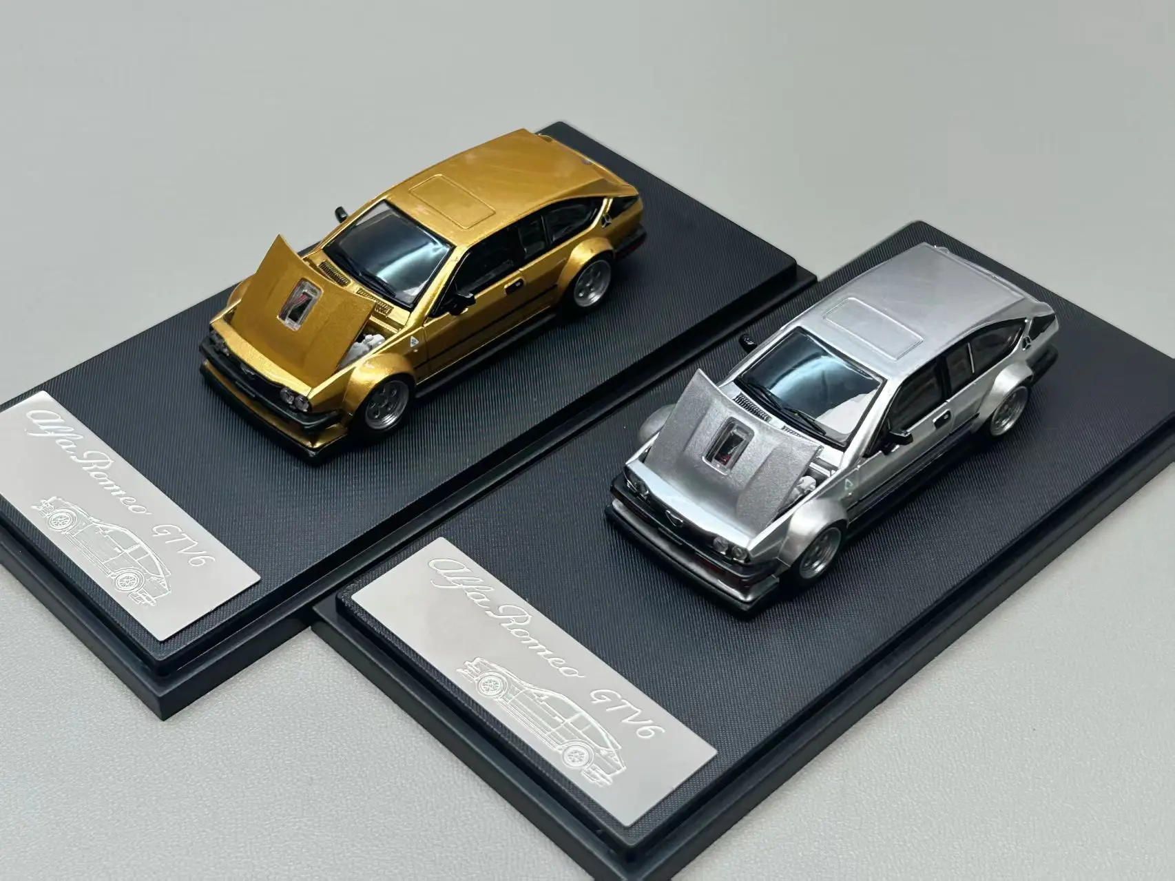 

Diecast Rhino Model 1:64 Scale Alfa Romeo GTV6 Wide Body Alloy Car Model Collectible Toy Gift Souvenir Display Ornament