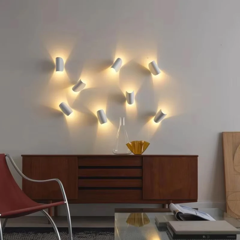 

Креативный скандинавский настенный светильник для гостиной, спальни, макарон, прикроватный светодиодный настенный светильник, выставочный зал, кабинет, вращающееся светодиодное цветное освещение