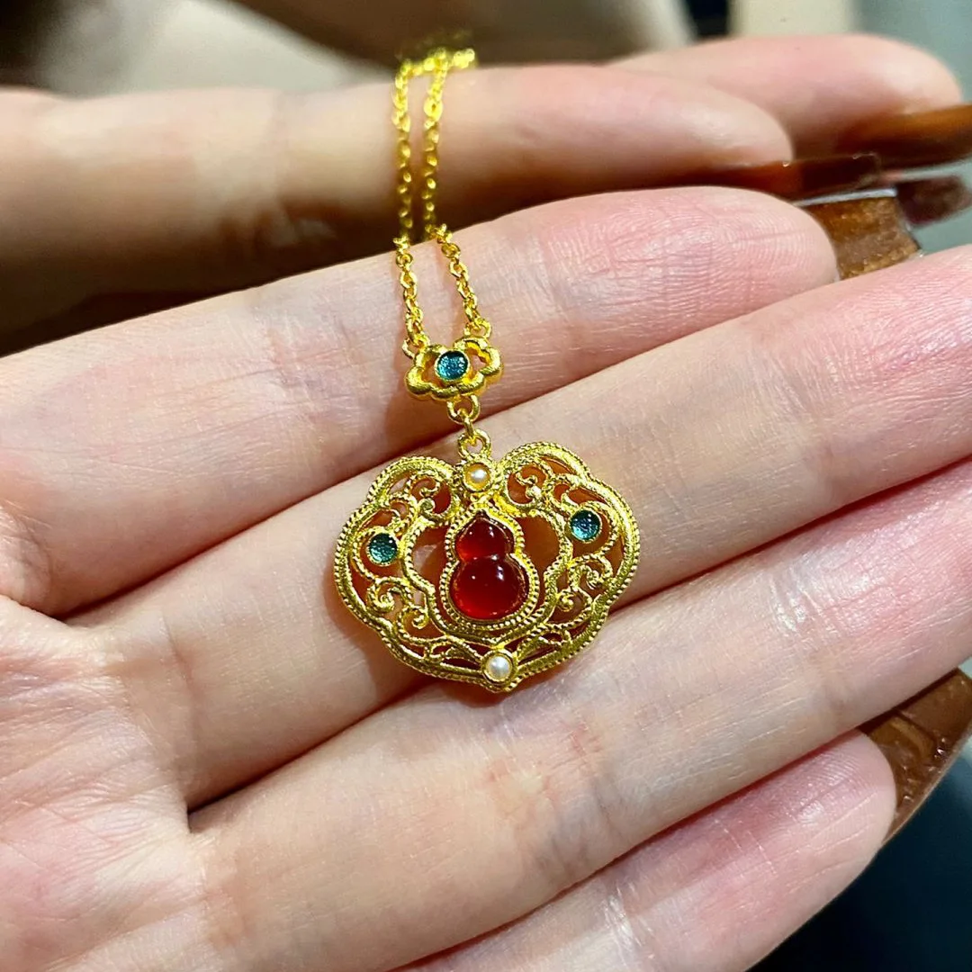 

Charm Ruyi gourd pendant glossy hollow out ruby necklace retro classical exquisite collar chain banquet wedding jewelry gifts