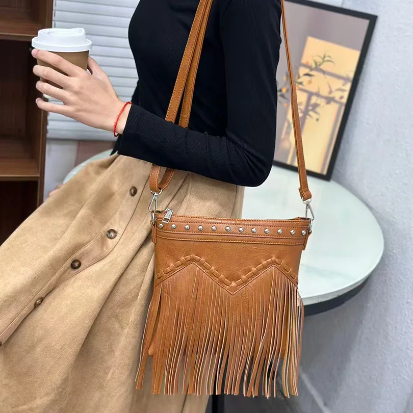 Fashion Rivet Women Messenger Bag Tassel Fringe Women's Shoulder Bags Handbag Travel Female Crossbody Bag Ladies Clutches