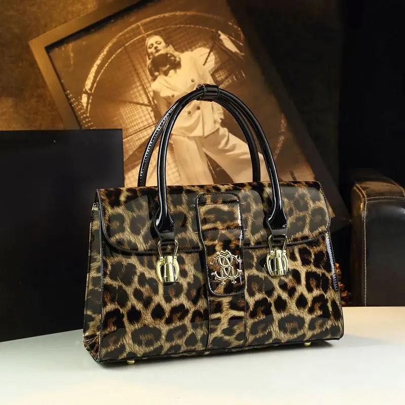 2026 New Leopard Print Women's Bag Fashionable Crossbody Handbag Commuting Bag Middle-Aged Women Mom Bag Trendy