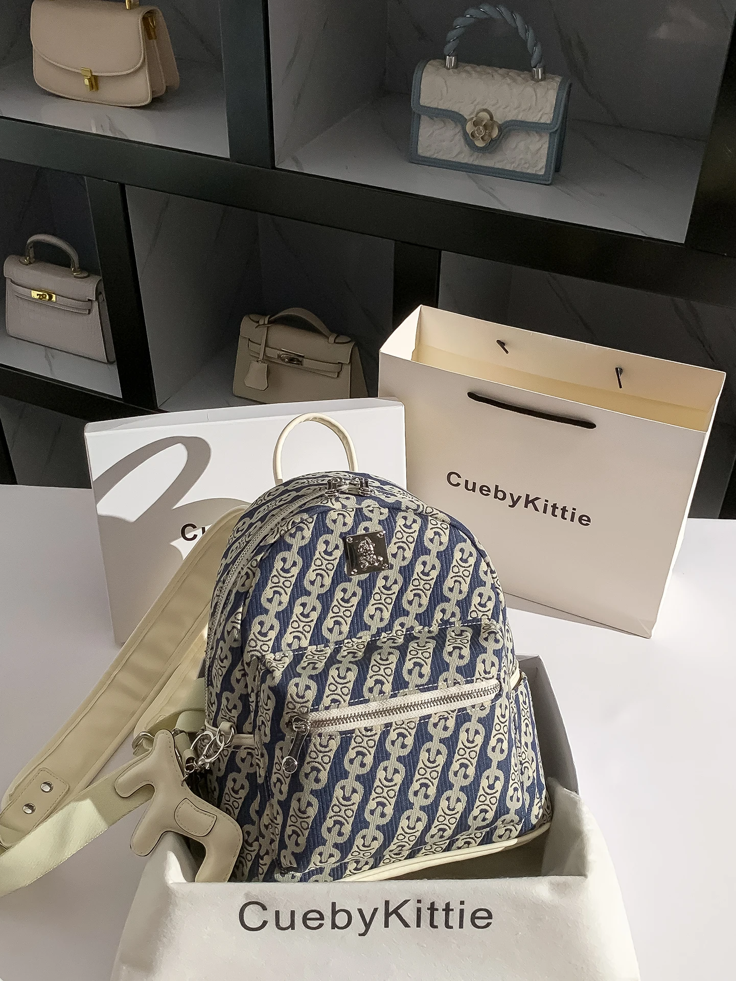 cueby-kittie-women's-large-capacity-printed-chain-pattern-backpack-casual-style-canvas-interior-hard-zipper-closure-bag
