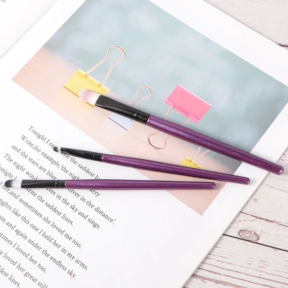 

12Pcs Cosmetics Brush Set Purple Wooden Handle Fine Dense Bristles Perfect for Daily and Professional Use Tm183