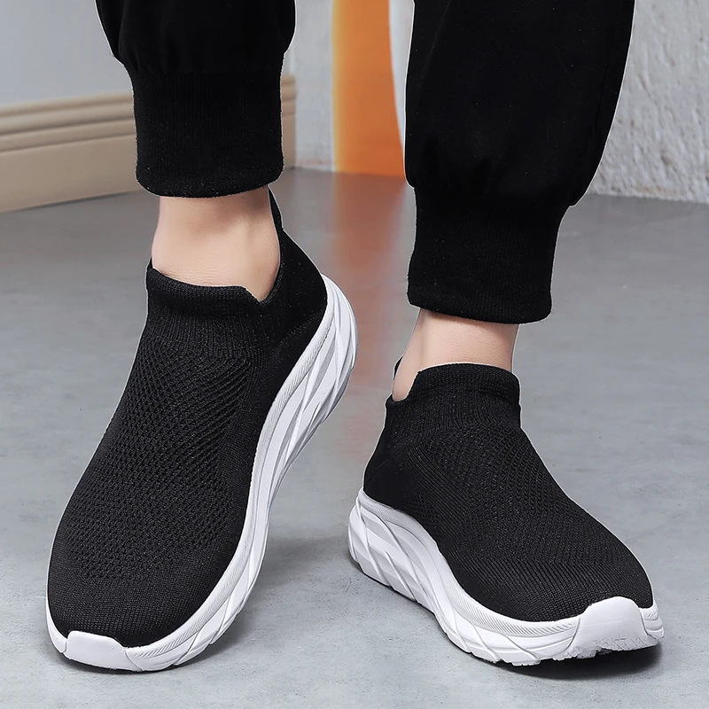 Couple Casual Shoes Fly-woven Breathable Men's and Women's Sports Running Shoes Non-slip Thick Sole Lightweight Men's Sneakers