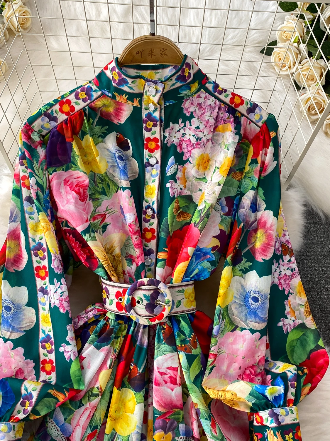 Herbstliches, schlankmachendes Midi-Dr mit Blumendruck und Laterne, Sves, Stehkragen, Knopfverschluss, Urlaub, Damen-Dr