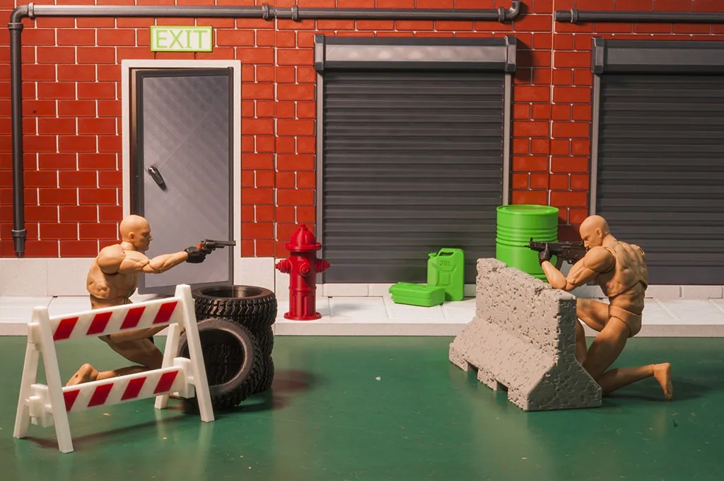 Accesorios Tácticos Militares a Escala 1/12 para Dioramas y Figuras de Acción: Hidrante, Bidón de Aceite, Bidón de Combustible, Neumáticos, Barreras, Saco de Arena