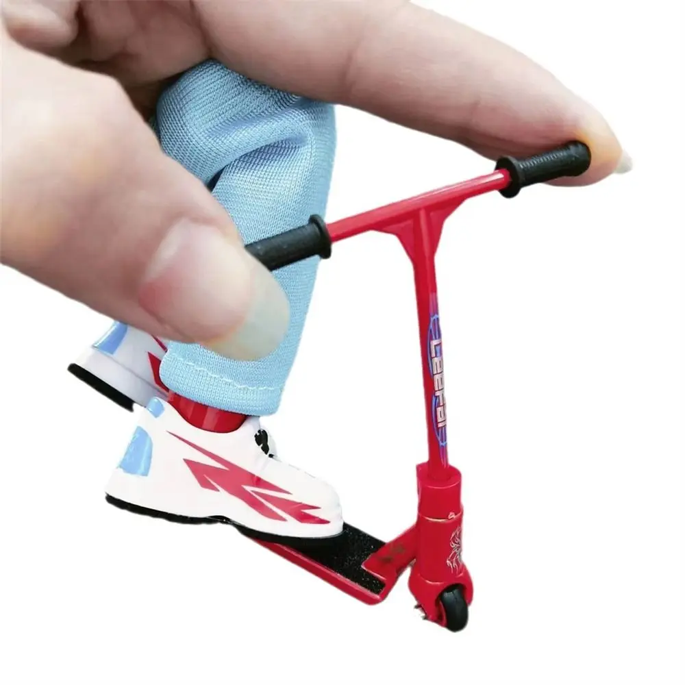 Modello di scooter Dito Scooter Movimento Simulazione Mini scooter Finger Training Lega Dito Skateboard Genitore-figlio