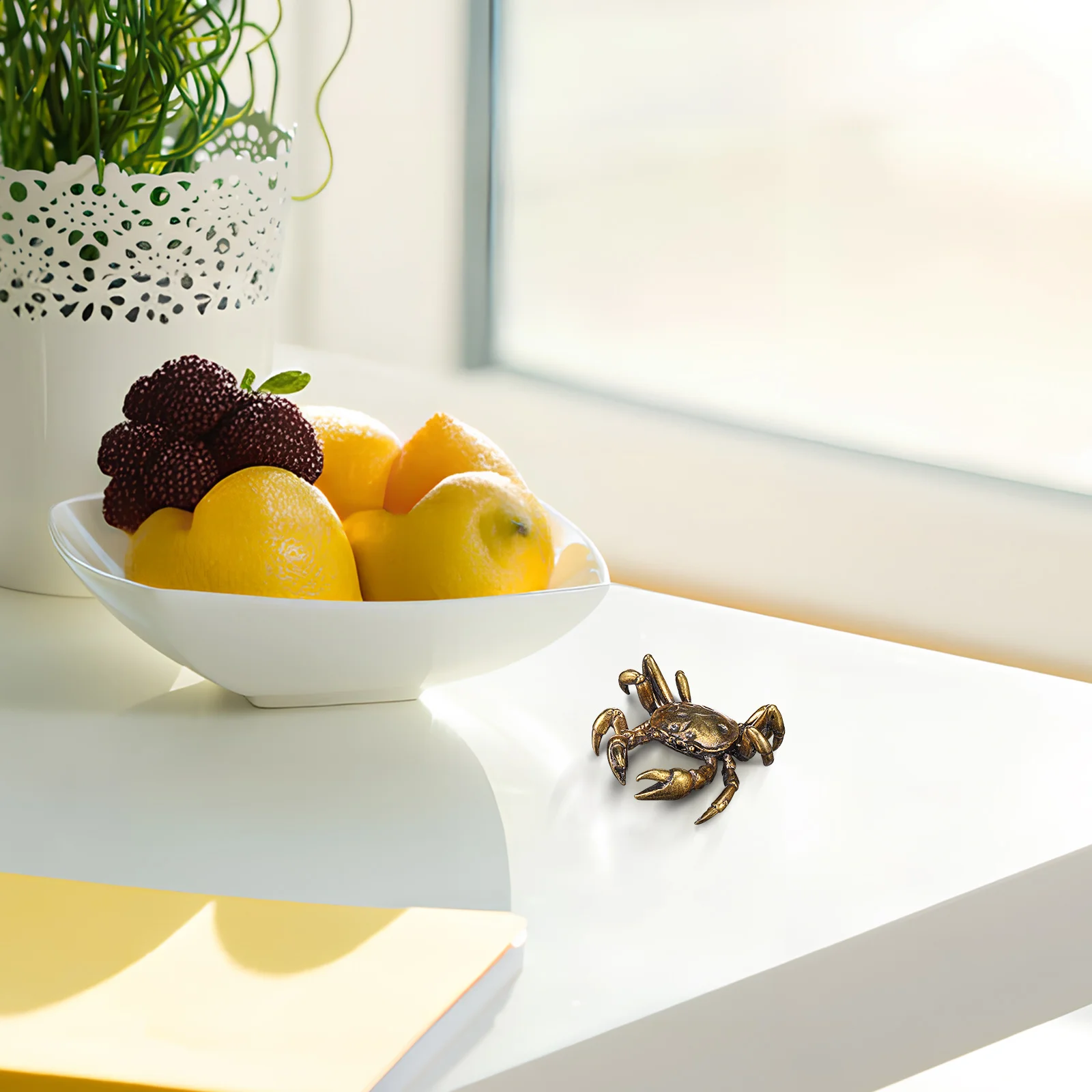 

Unique Brass Crab Desktop Decor Elegant Animal Shaped Sculpture for Home Office Tabletop Interior Decoration Craft