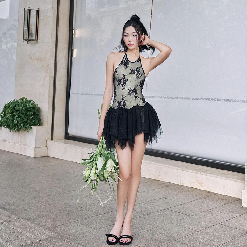 女性の A ラインミニドレス夏の新しい黒のセクシーな背中の開いたレース薄手のノースリーブスリムドレスファッションネックマウントカジュアルドレス