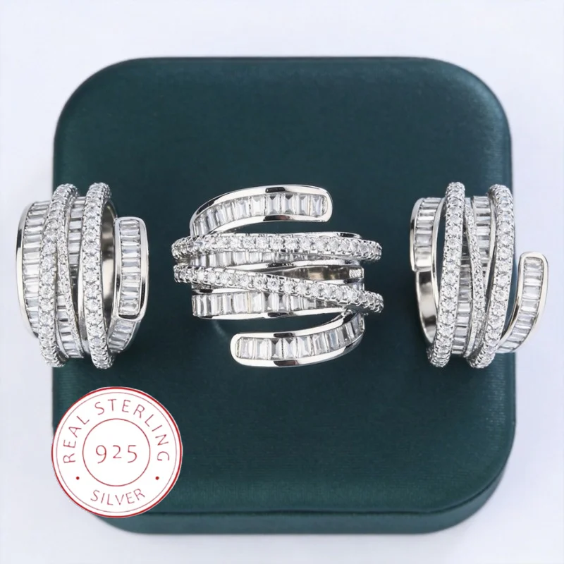 European and American Luxurious and Grand Ring with Unique Geometric Design, Featuring A Cluster of Diamonds and Cubic Zirconia