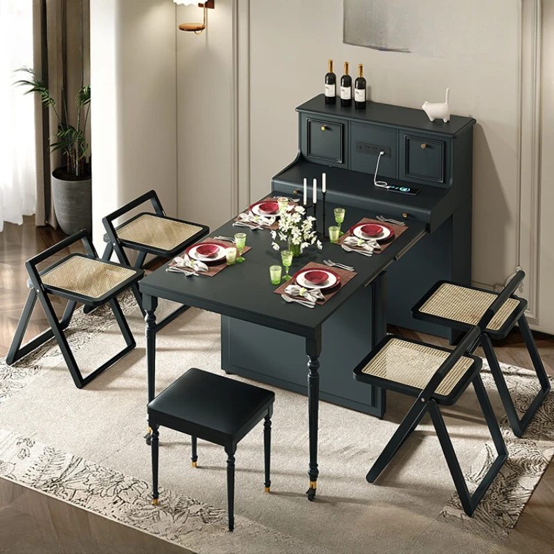 

The dining table is integrated into the family, hairs of the household can be extended