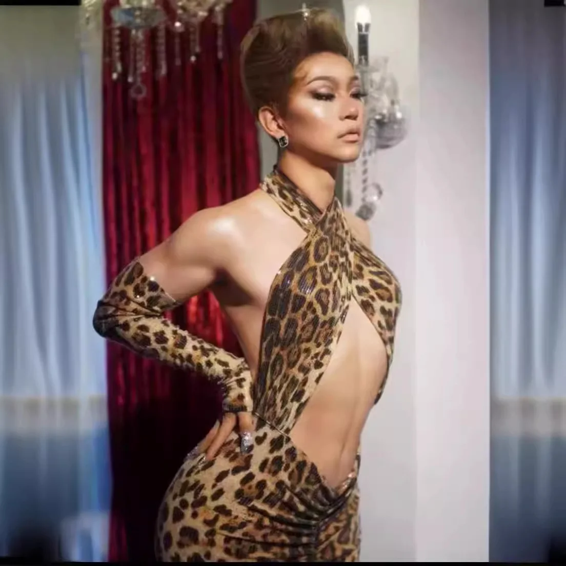 Performance di compleanno Abbigliamento da donna taglie forti Paillettes sfuse Abito con stampa leopardata cava Abito da performance di fascia alta per feste da donna