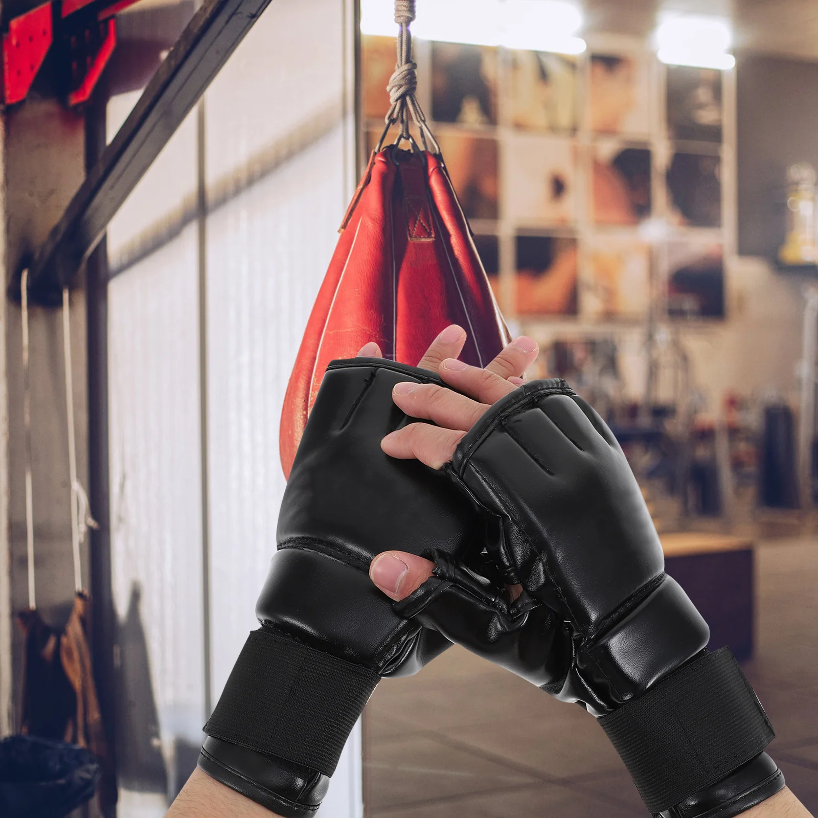 

1 пара тренировочных боксерских перчаток для спарринга, перчатки для кикбоксинга с половиной пальца, высокая впитываемость, легкие, портативные для безопасной боевой техники