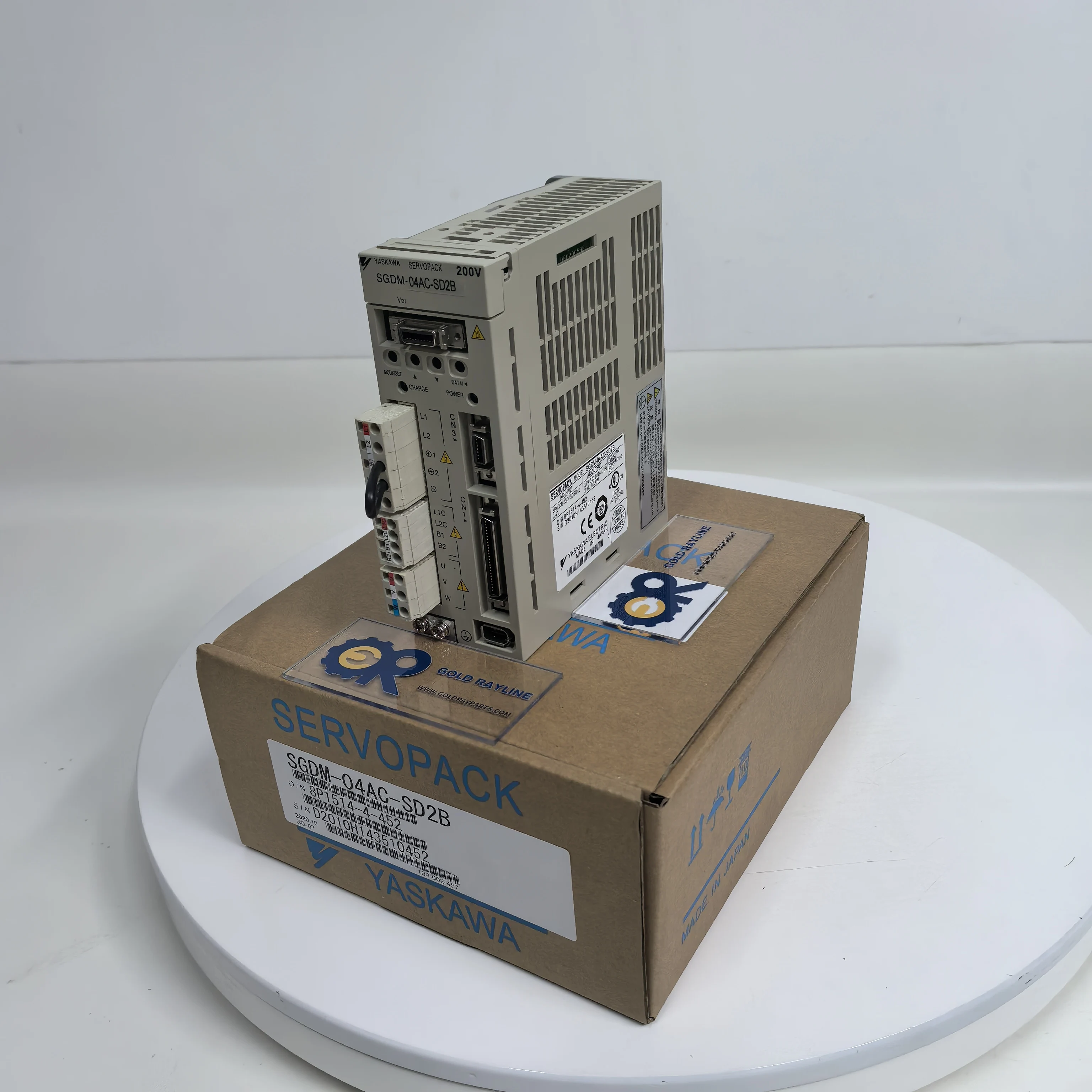 New In Box Yaskawa SGDM-04AC-SD2B Servo Drive Expedited Delivery