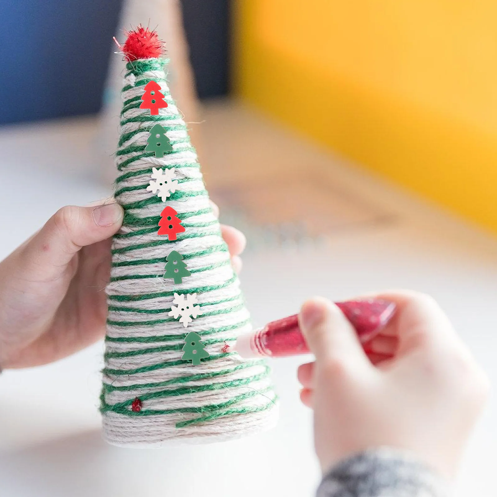 

100pcs Wooden Snowflake Christmas Diy Craft For Sewing Clothing Decorative Wooden Garment Button Replacement Xmas Tree Buttons