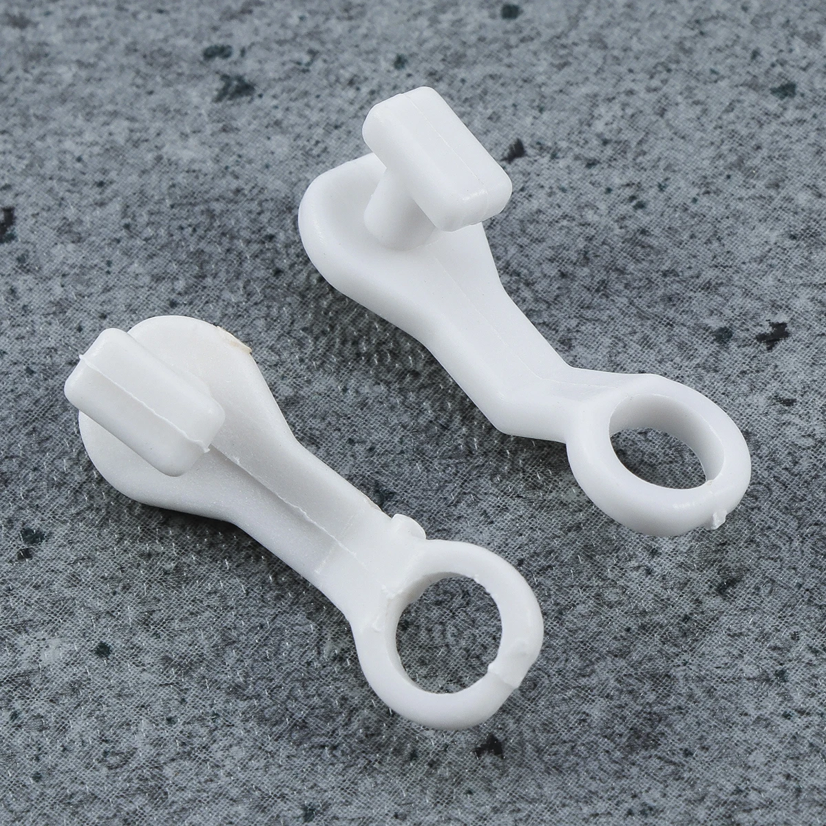 50 قطعة من خطافات الستائر البلاستيكية على شكل حرف S لمعظم القضبان سهلة الاستخدام وإزالة خطافات الستائر القوية