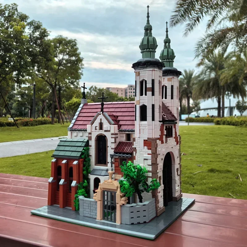 

Creative Street Scene Expert MOC 124447 St. Andrew's Church Model 3056PCS Building Blocks Brick Toys for Boy Children Gift Set