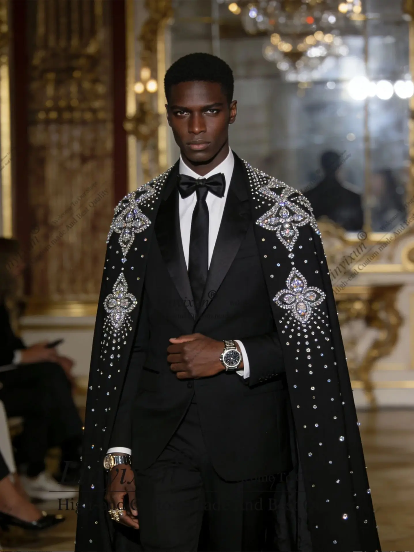 

Unique Fashion Design Diamond Beaded Men Suit Wedding Tuxedos Ropa Hombre Customized 3 Pieces Sets Groom Male Blazers Wear cape