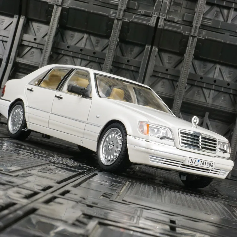 Simulação 1:24 Mercedes Benz W140 S320 portas de modelo de carro em liga metálica e capô do motor, o porta-malas pode ser aberto tem som e iluminação
