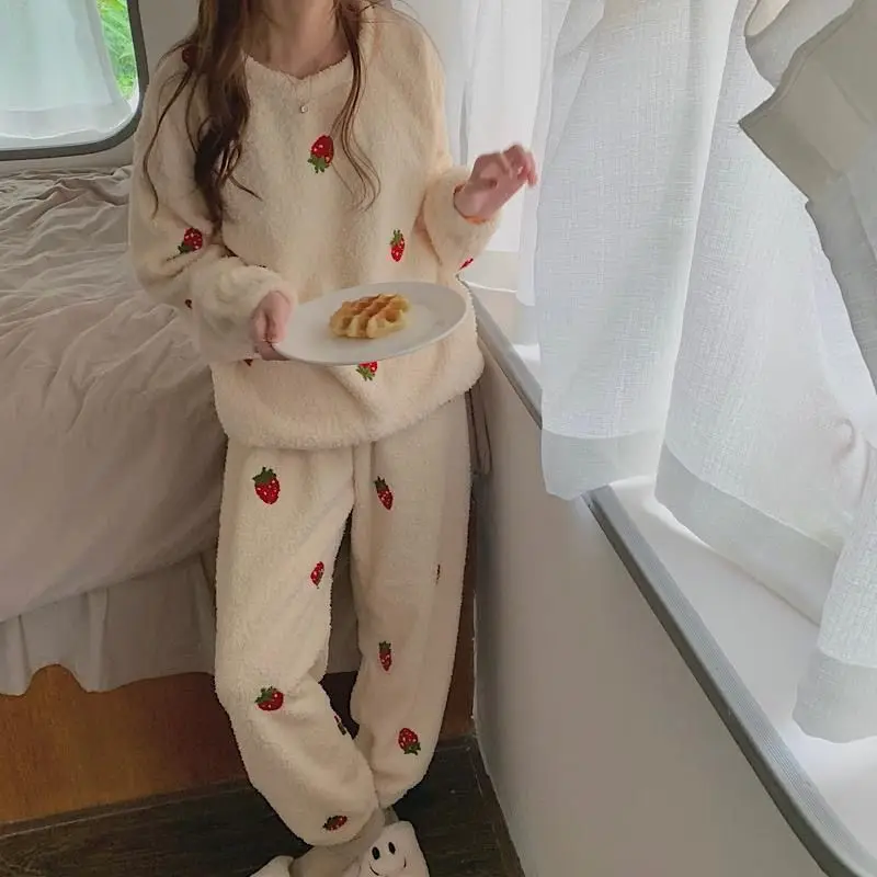 Strawberry Sleepwear Women Fleece Pajama Sets Winter Warm Piiama O-neck Pants Sets for Women 2 Pieces Night Wears Home Suit New