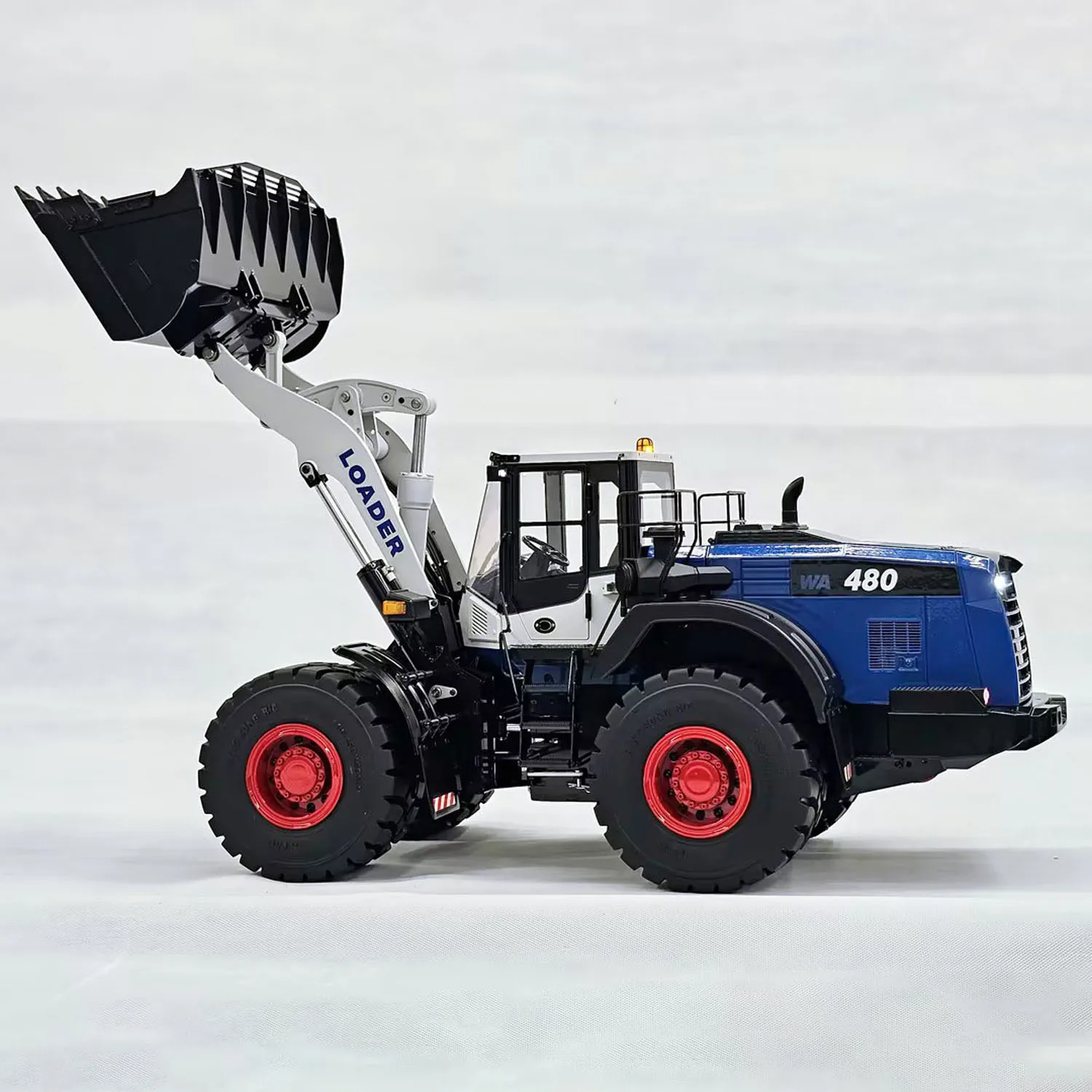 Toy WA480 1/14 RC Metal Hydraulic Loader Electric Construction Vehicle Axle Locks Wheel Hub Reduction Quick Coupler Flysky Radio