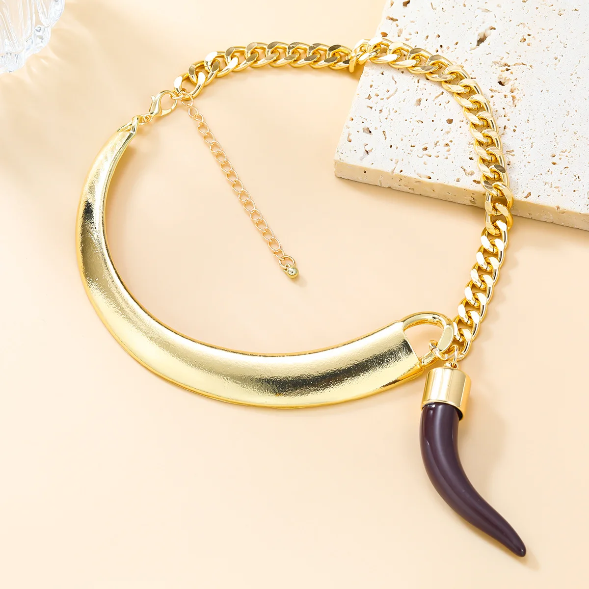 2024 New ZAA Choker Necklace Asymmetric Metal Chains Cow Horn Pendant Necklace for Women Punk Hiphop Jewelry on the Neck