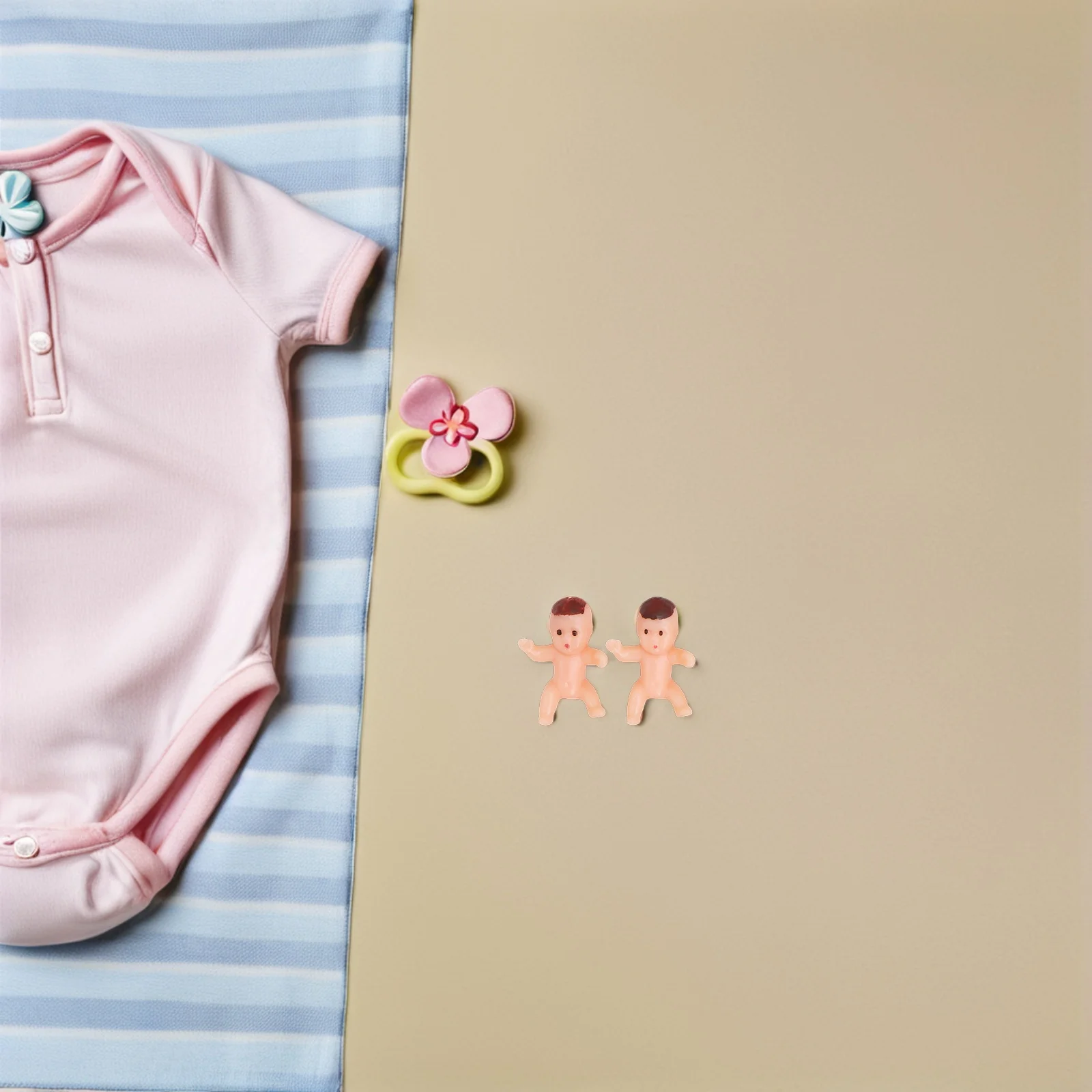 150 szt. Miniaturowe figurki niemowląt na okazję pełnego miesiąca życia, żywe dekoracje imprezowe do gier na baby shower, zastawy stołowej i torebek z upominkami.